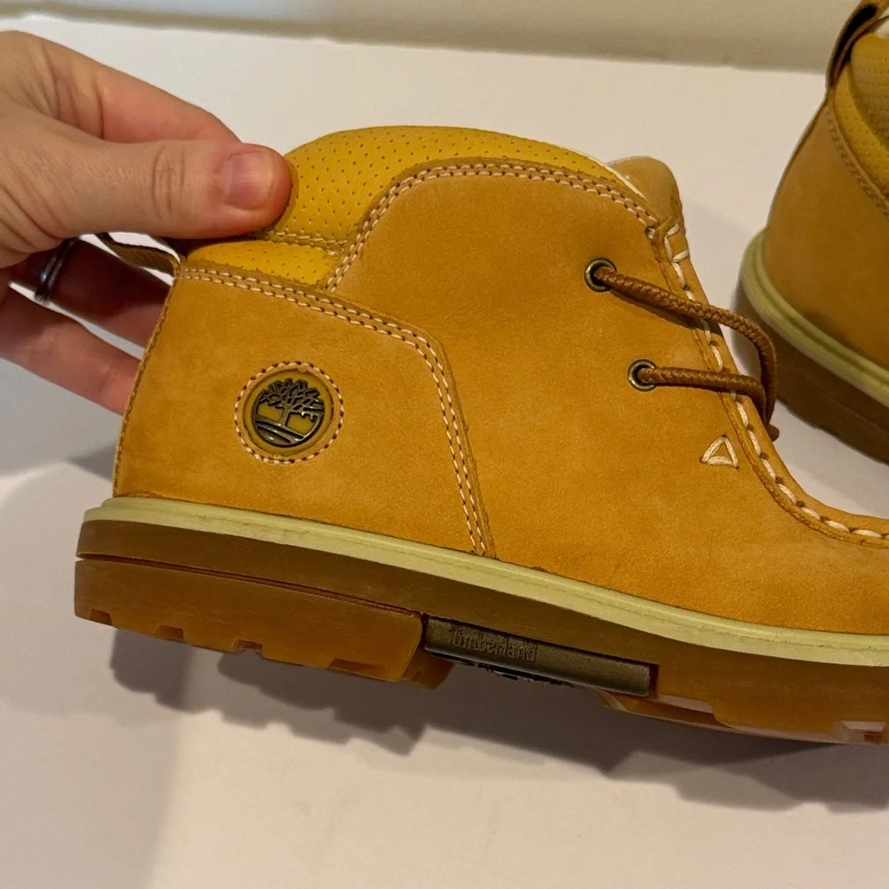 NWOT‎ Timberland Moe Toe Chukka Boots Children Boys Size 3.5